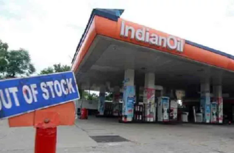 देश में ड्राइवरों के चक्का जाम से खाली हुए पेट्रोल पंप..