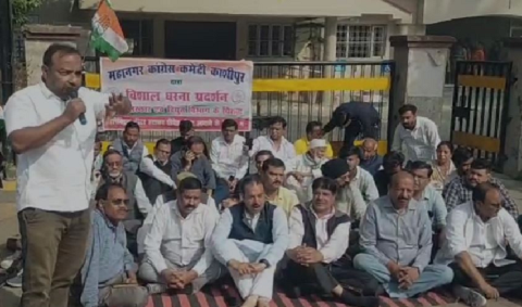 प्रीपेड मीटर लगाने का हो रहा विरोध, कांग्रेसी कार्यकर्ताओं ने किया धरना-प्रदर्शन..