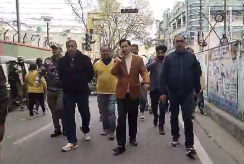 कुमाऊं कमिश्नर ने किया सड़क चौड़ीकरण का निरीक्षण, अवैध पार्किंग को देखकर जताई नाराजगी..