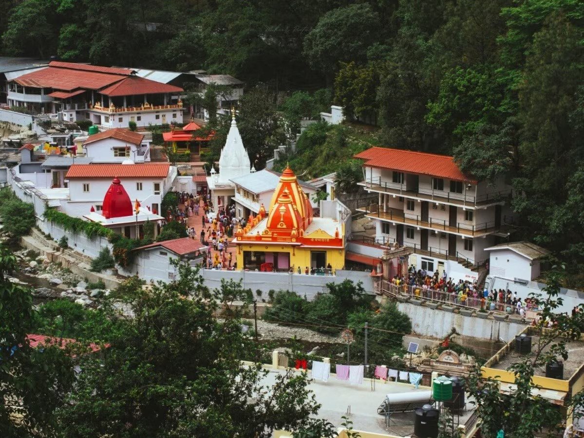 बाबा नीब करौरी की महिमा अपार: कैंची धाम में उमड़ा श्रद्धा का सैलाब, सवा लाख भक्तों ने किए दर्शन