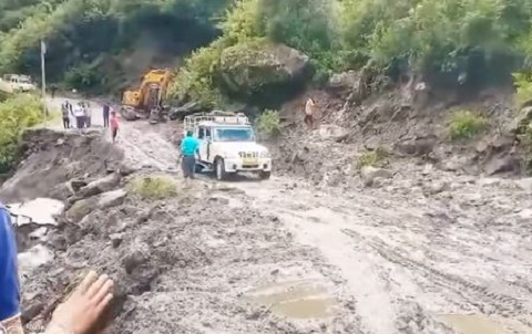 उत्तरकाशी- यमुनोत्री हाईवे का बनास सेक्शन बहाल, ओजरी में सड़क सुधार जारी..