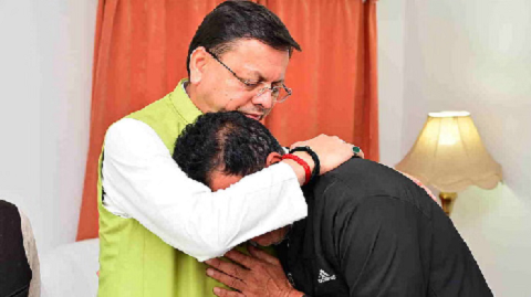 सीएम धामी ने प्रभावितों से की मुलाकात, पीएम मोदी लगातार ले रहे अपडेट..