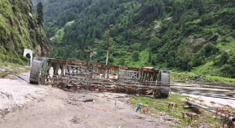 मलबे और भू-धंसाव से जूझ रहा गंगोत्री मार्ग, यात्री आवागमन फिलहाल बंद..