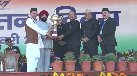 गणतंत्र दिवस पर राज्यपाल ने अधिकारियों और पुलिस कर्मियों को किया सम्मानित..