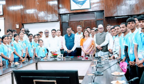 टॉपर्स के लिए खास पहल, भारत भ्रमण पर निकले देवप्रयाग के मेधावी छात्र..