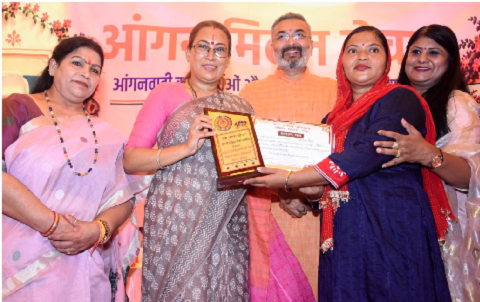 बच्चों के पोषण और प्रारंभिक शिक्षा की नींव हैं आंगनबाड़ी केंद्र- रेखा आर्या..